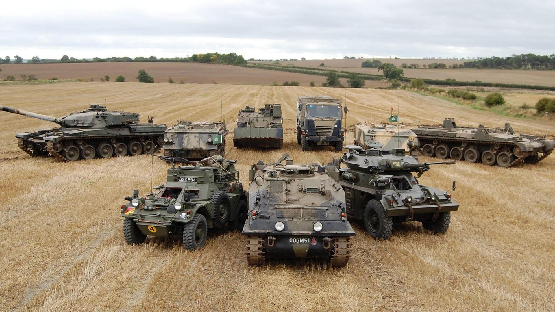 伊朗队门将费尔南德斯在巴黎奥运会上展现出高水平的扑救能力，伊朗菲尔兹奖得主